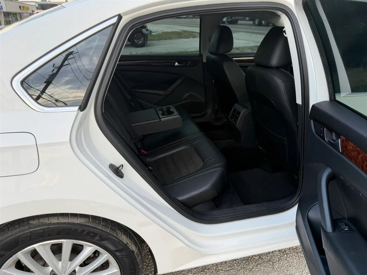 Volkswagen Passat 2.0L TDI SEL Premium 2013