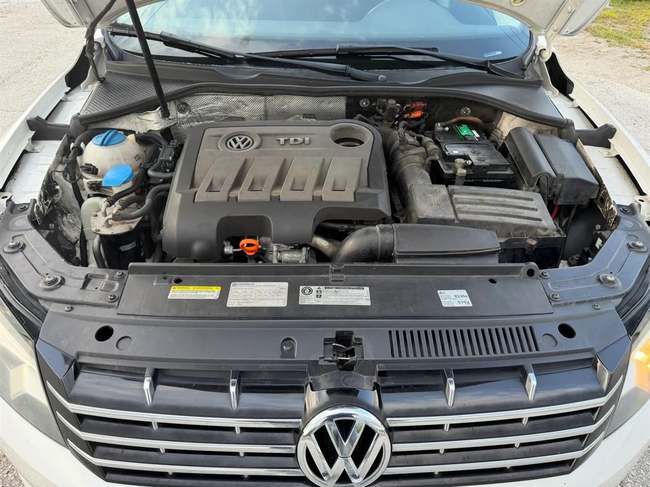 Volkswagen Passat 2.0L TDI SEL Premium 2013