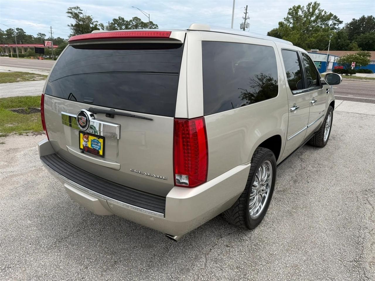 Cadillac Escalade ESV  2013