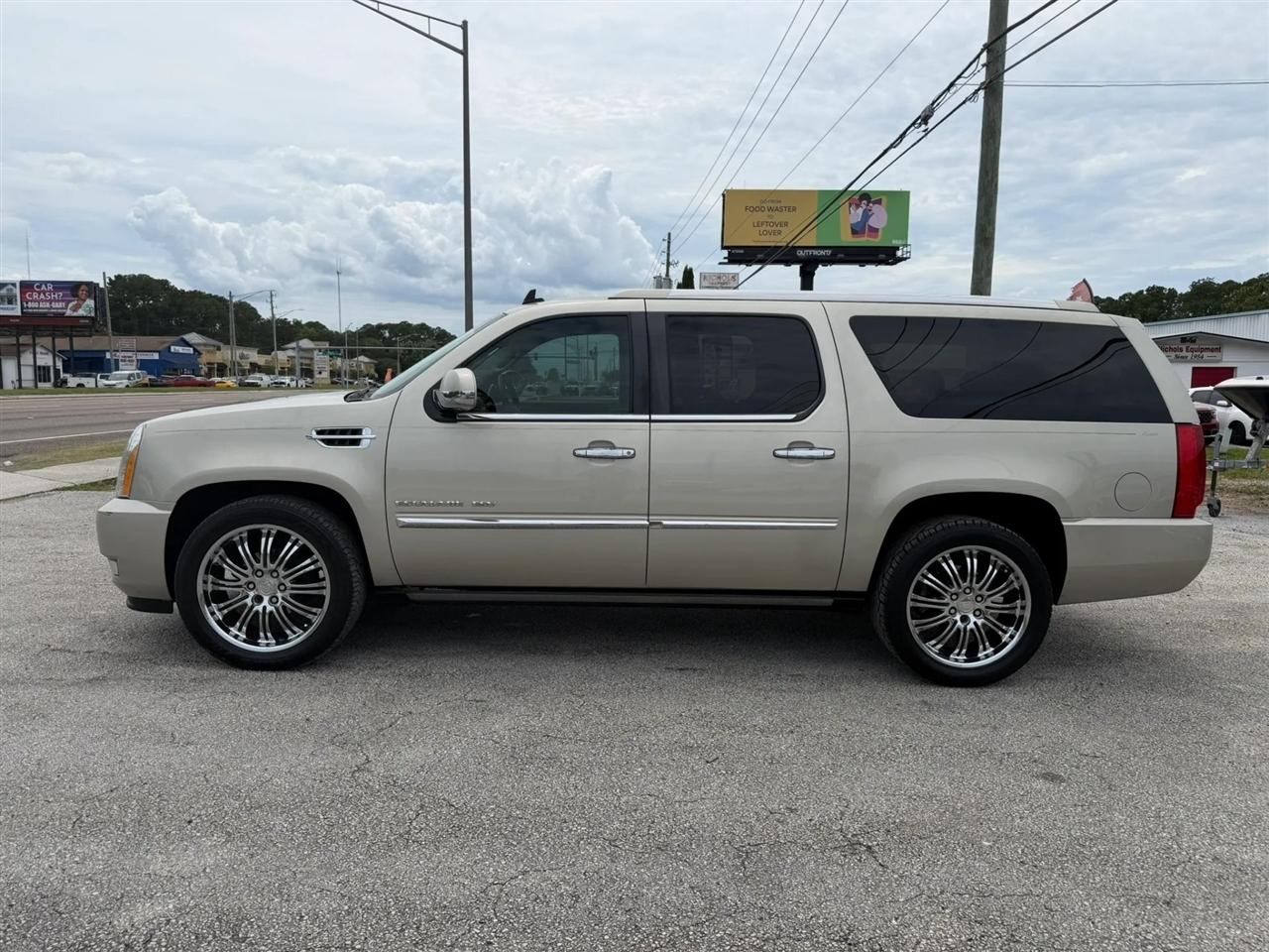 Cadillac Escalade ESV  2013