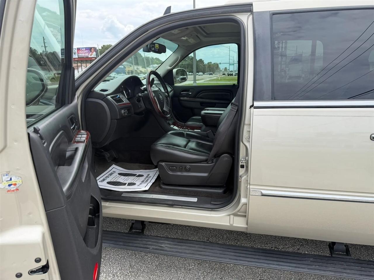 Cadillac Escalade ESV  2013