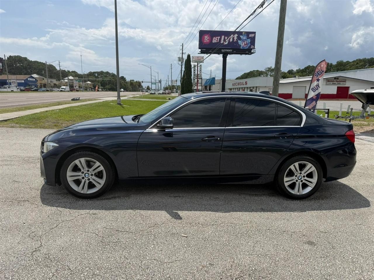 BMW 3-Series 330i xDrive SULEV Sedan 2017