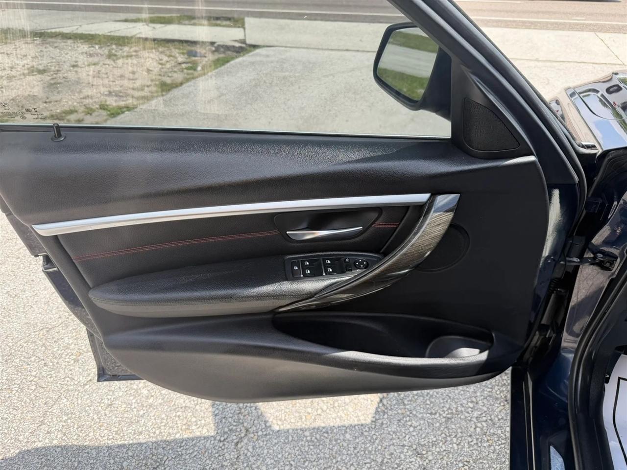 BMW 3-Series 330i xDrive SULEV Sedan 2017