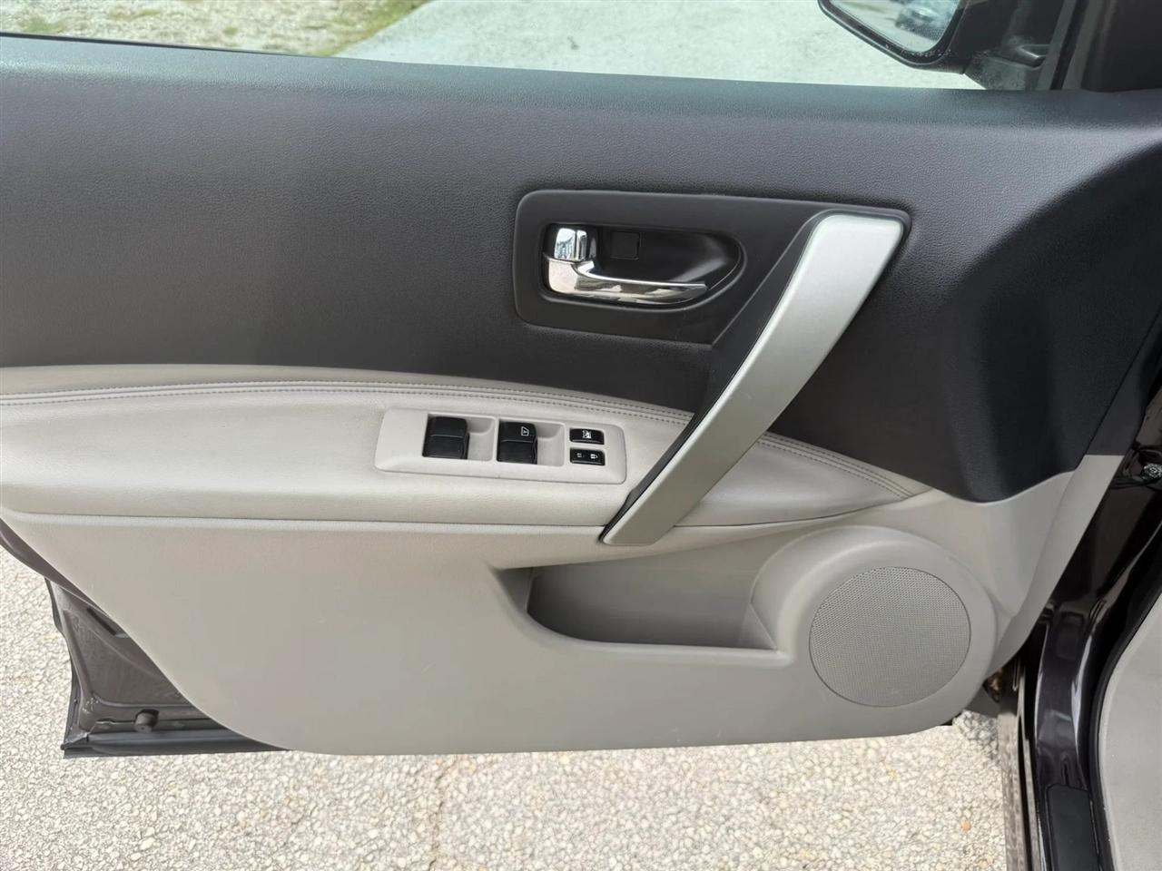 Nissan Rogue SV FWD 2013
