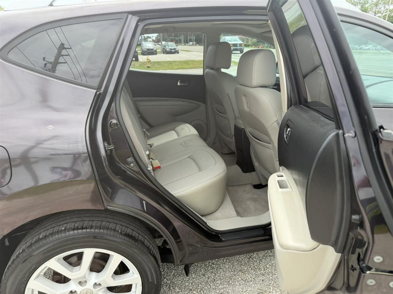 Nissan Rogue SV FWD 2013