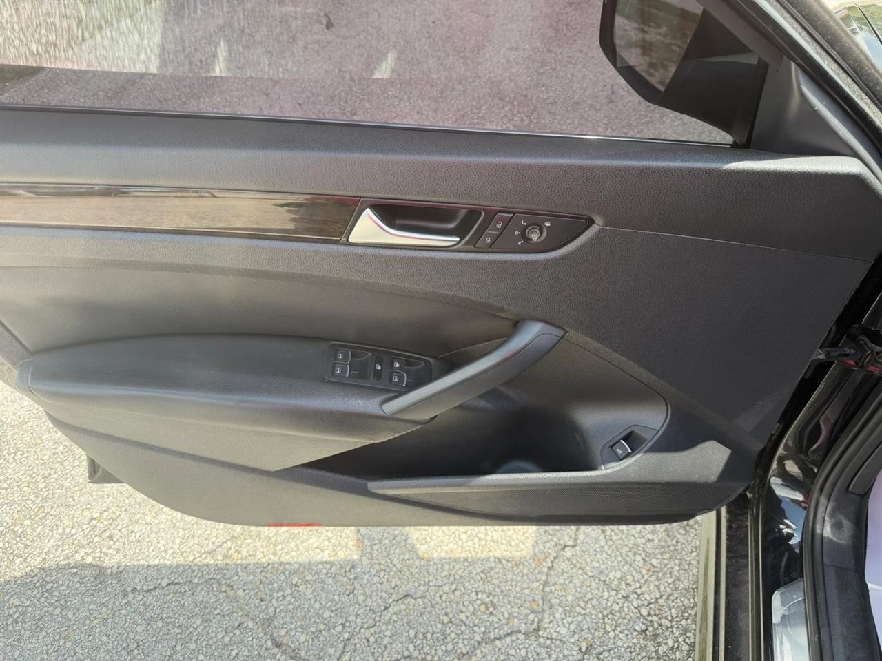 Volkswagen Passat 1.8T SEL Premium AT PZEV 2014