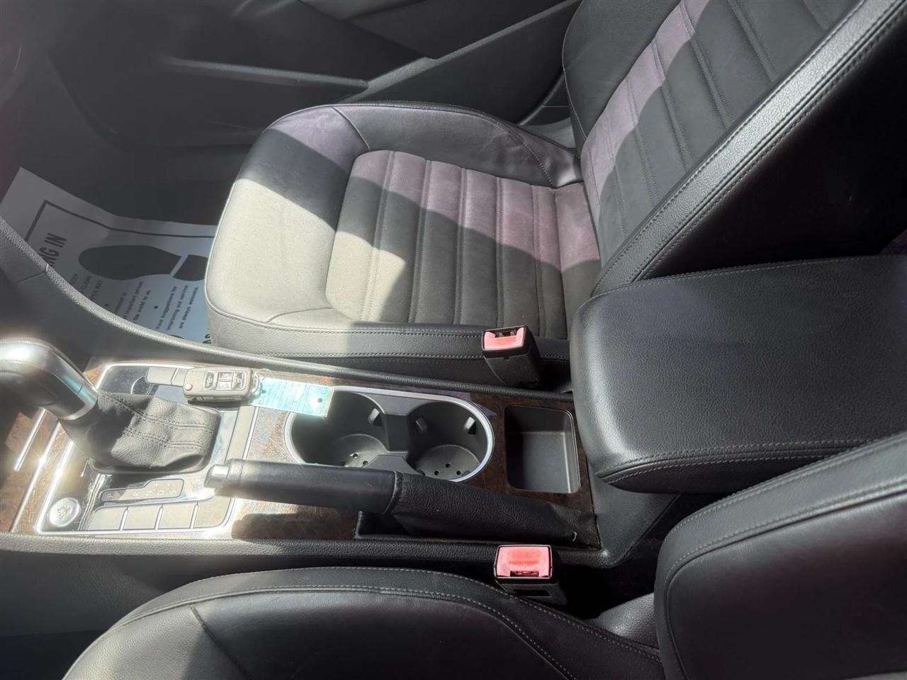 Volkswagen Passat 1.8T SEL Premium AT PZEV 2014