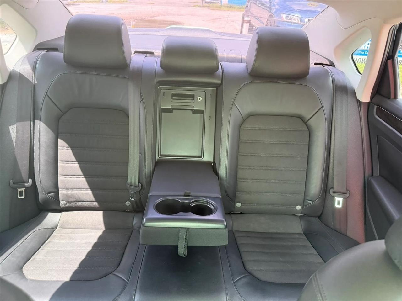 Volkswagen Passat 1.8T SEL Premium AT PZEV 2014