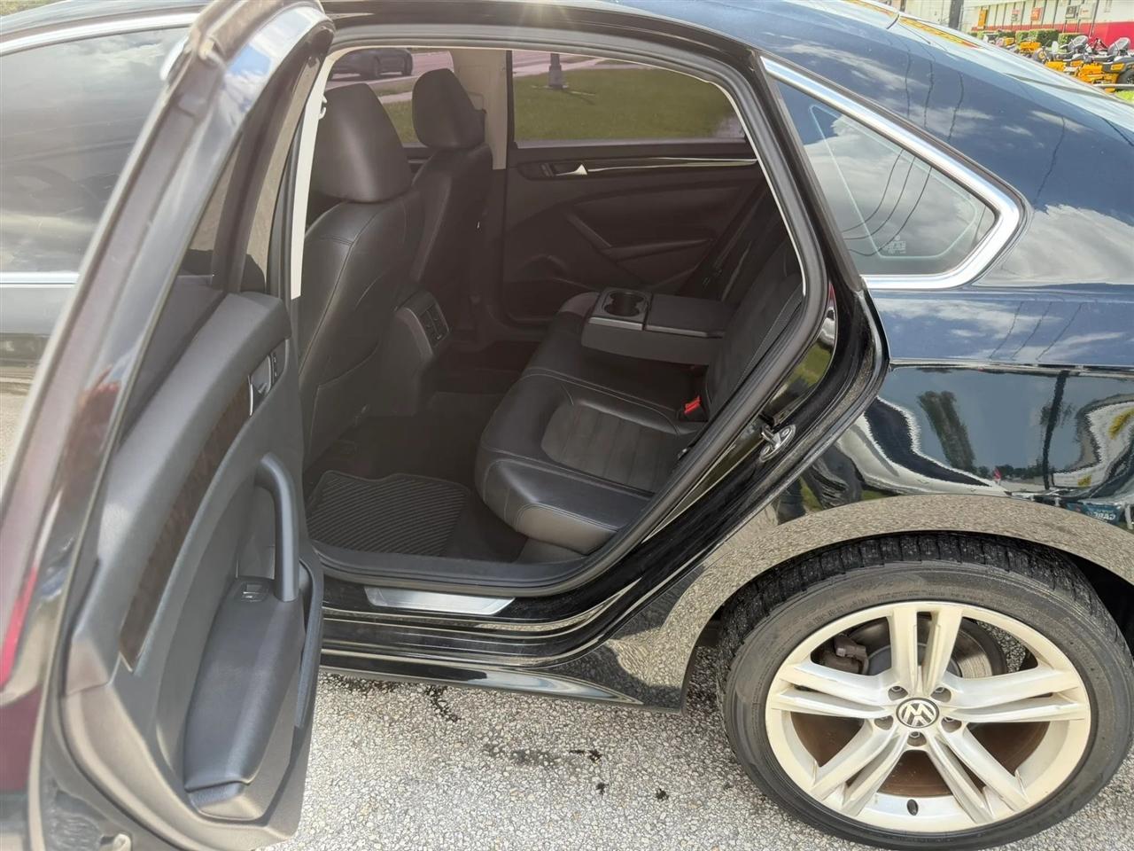 Volkswagen Passat 1.8T SEL Premium AT PZEV 2014