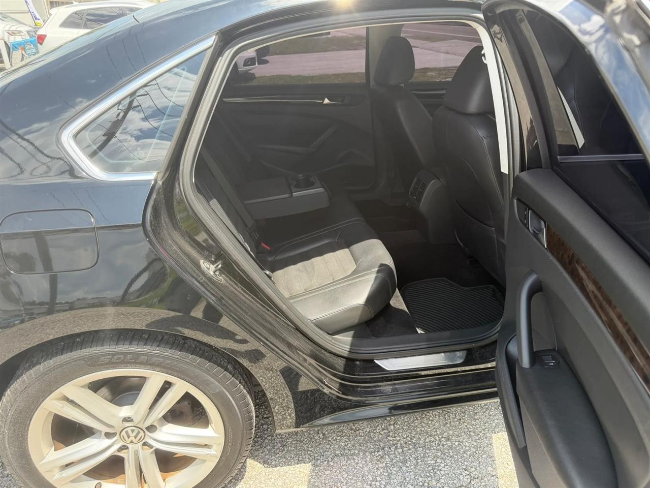 Volkswagen Passat 1.8T SEL Premium AT PZEV 2014