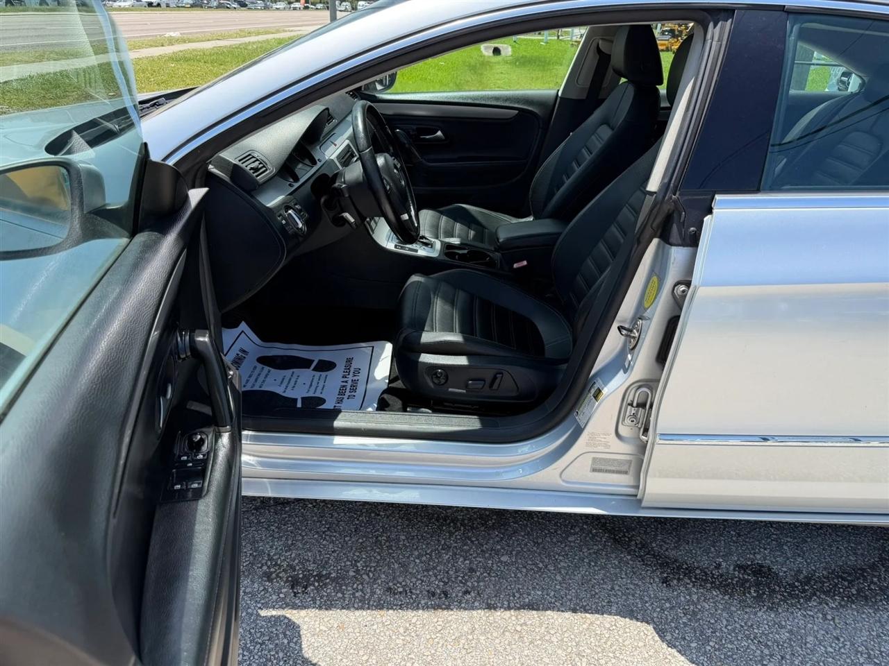 Volkswagen CC Sport PZEV 2011