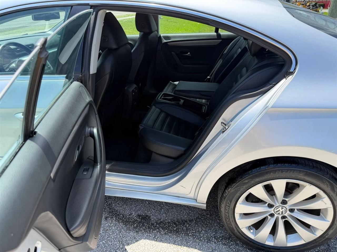 Volkswagen CC Sport PZEV 2011