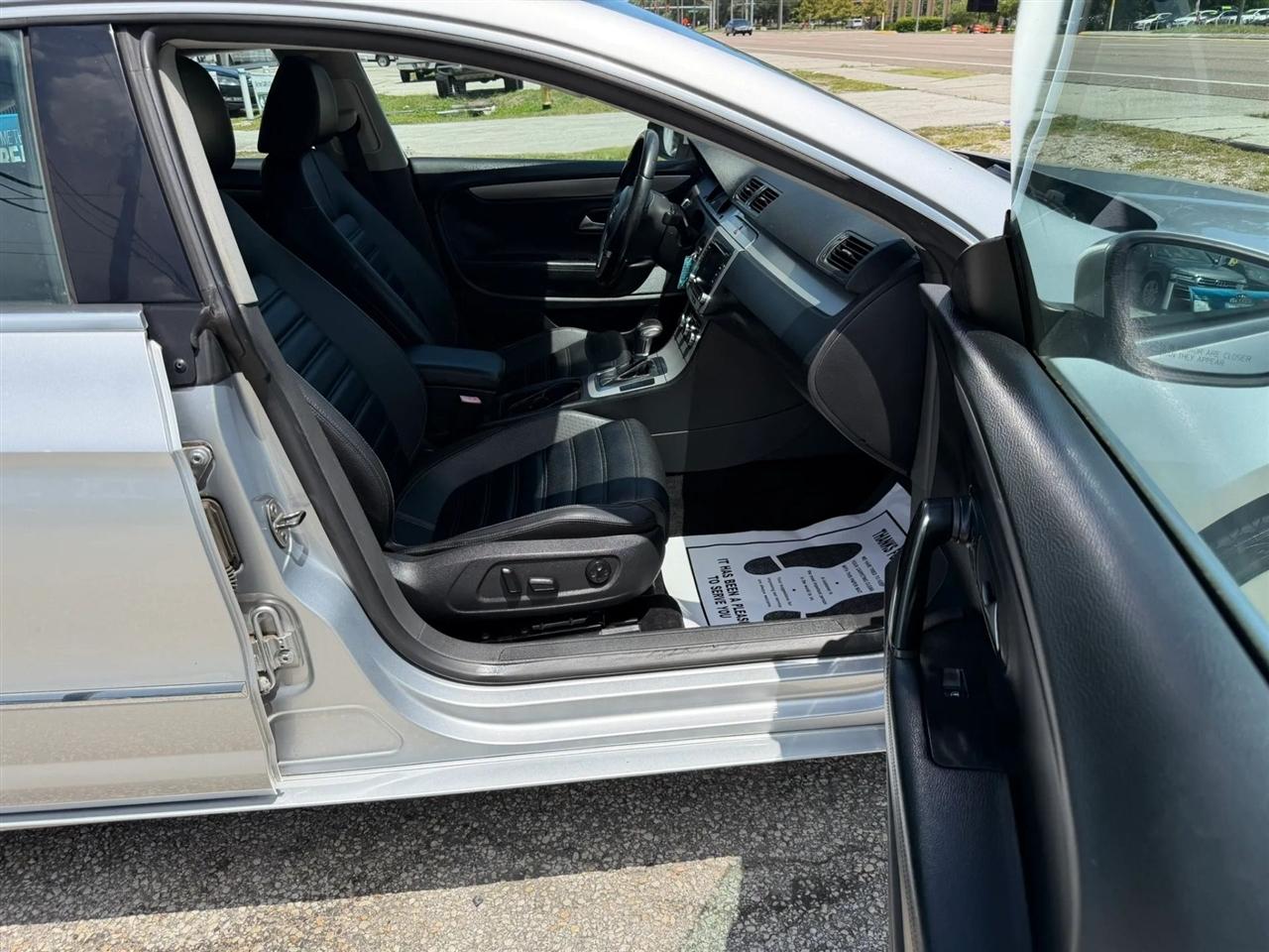 Volkswagen CC Sport PZEV 2011