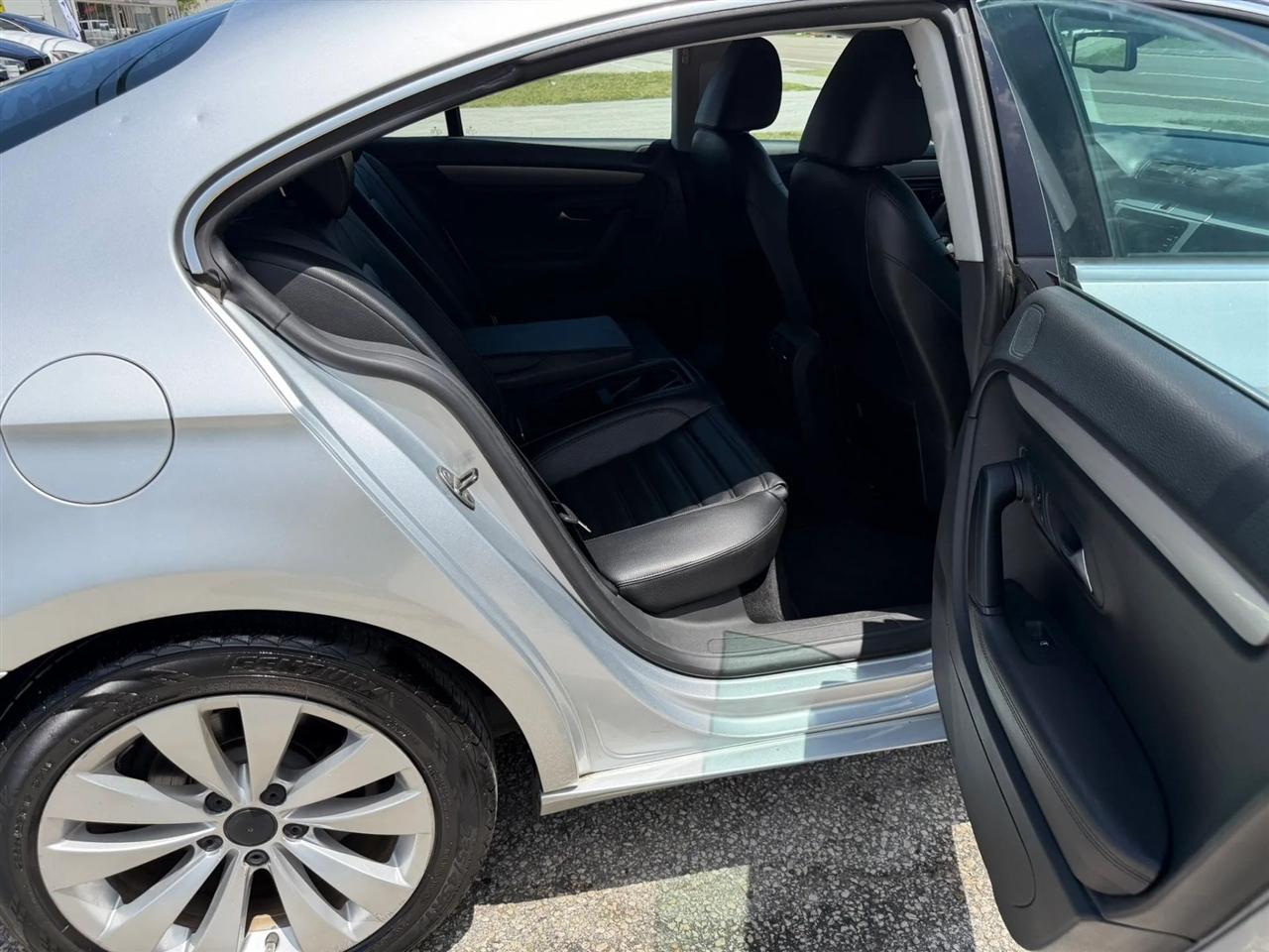 Volkswagen CC Sport PZEV 2011