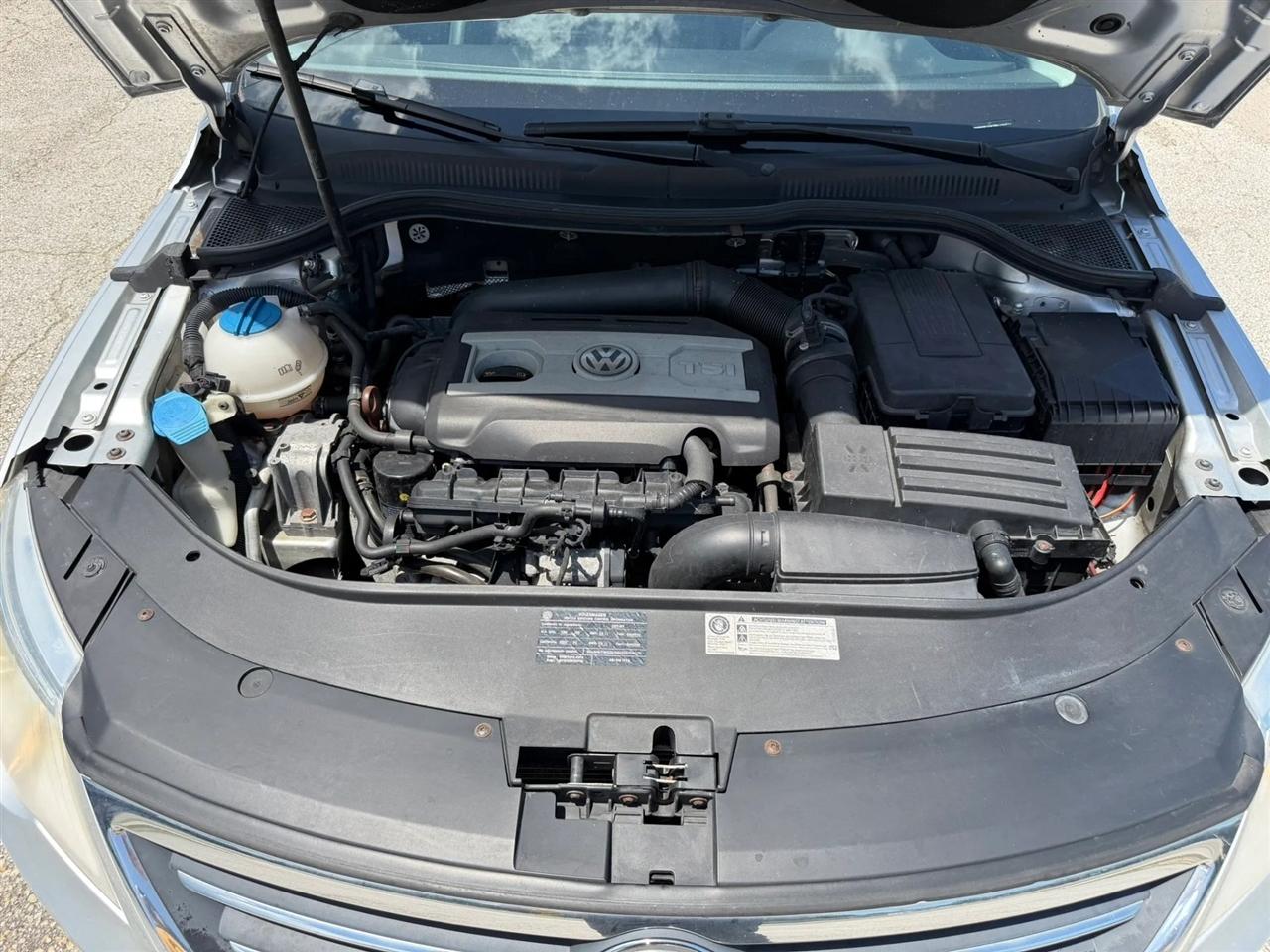 Volkswagen CC Sport PZEV 2011