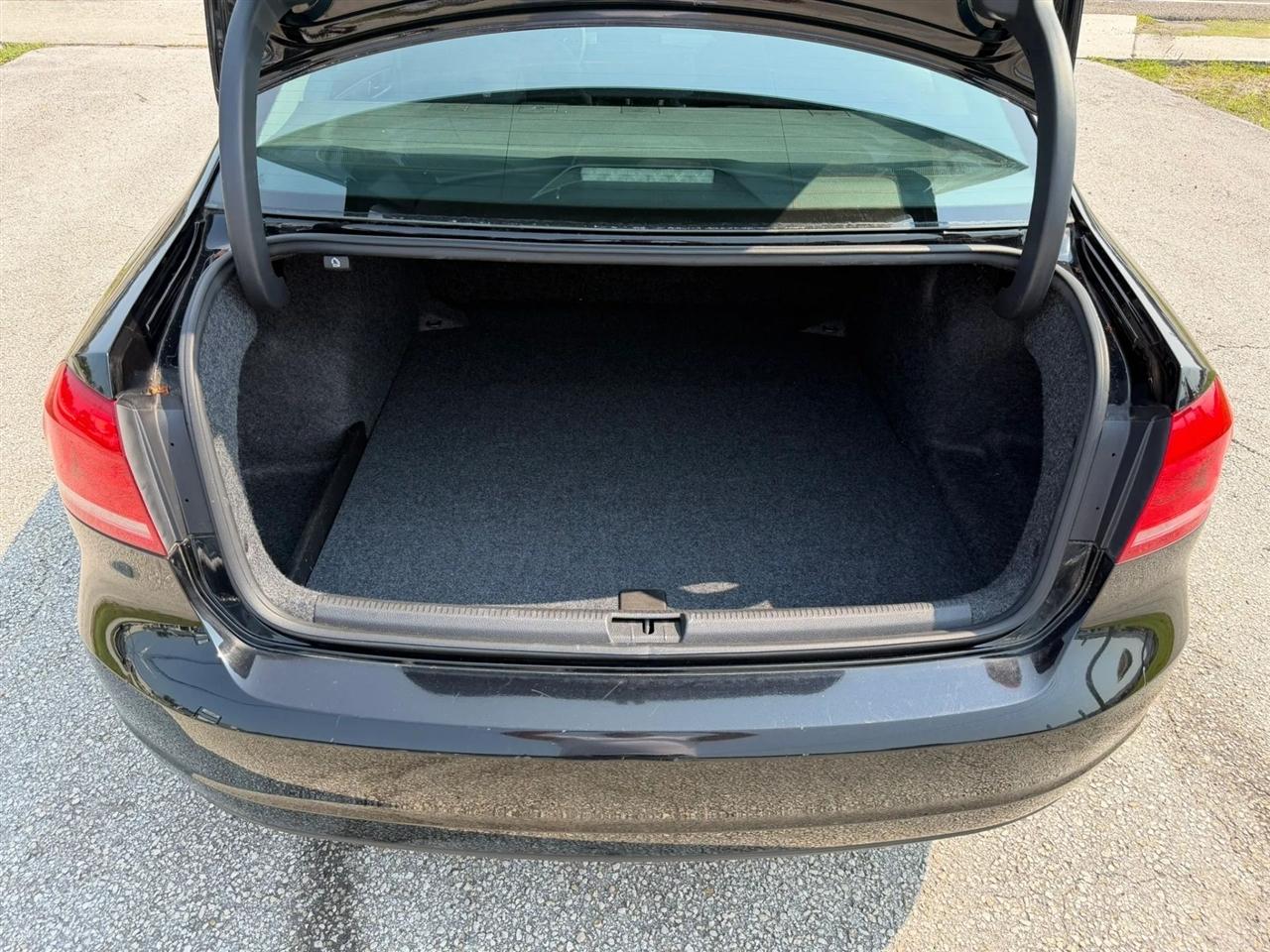 Volkswagen Passat 1.8T S AT 2014
