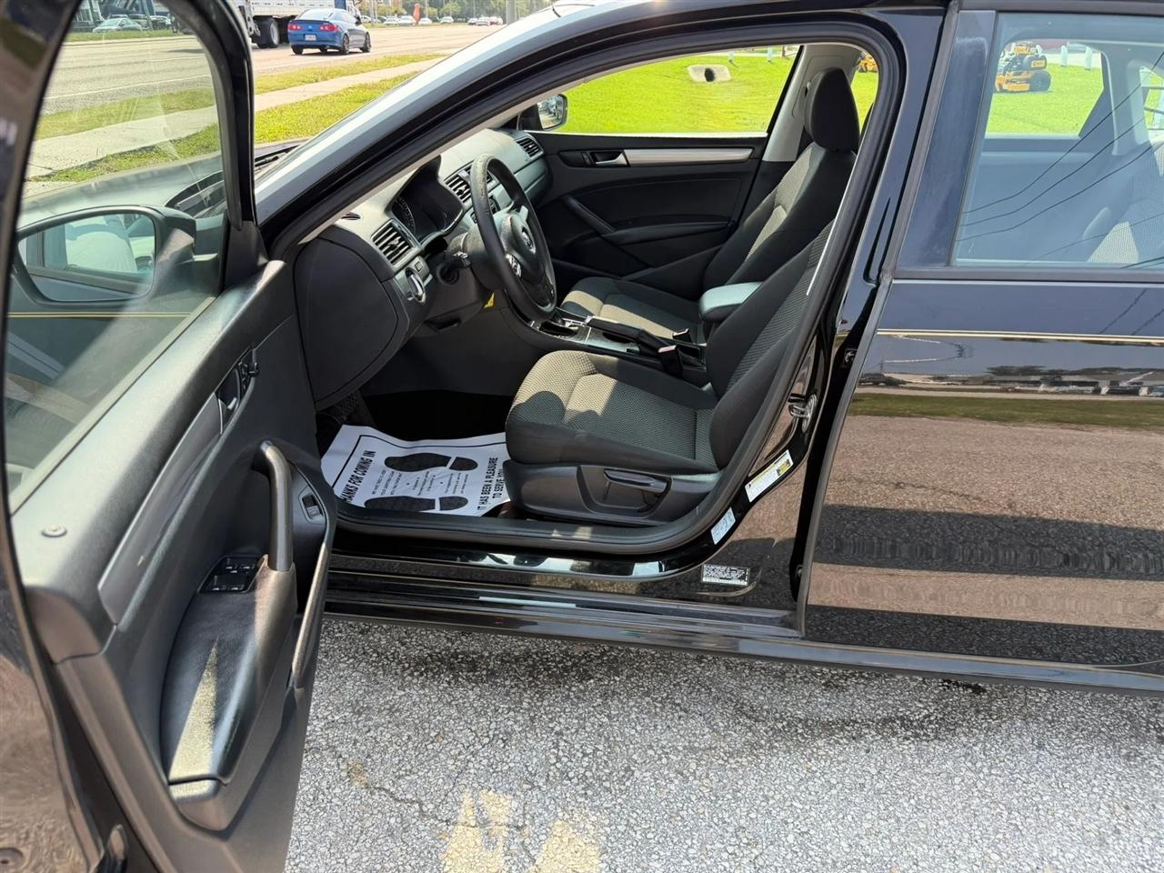 Volkswagen Passat 1.8T S AT 2014
