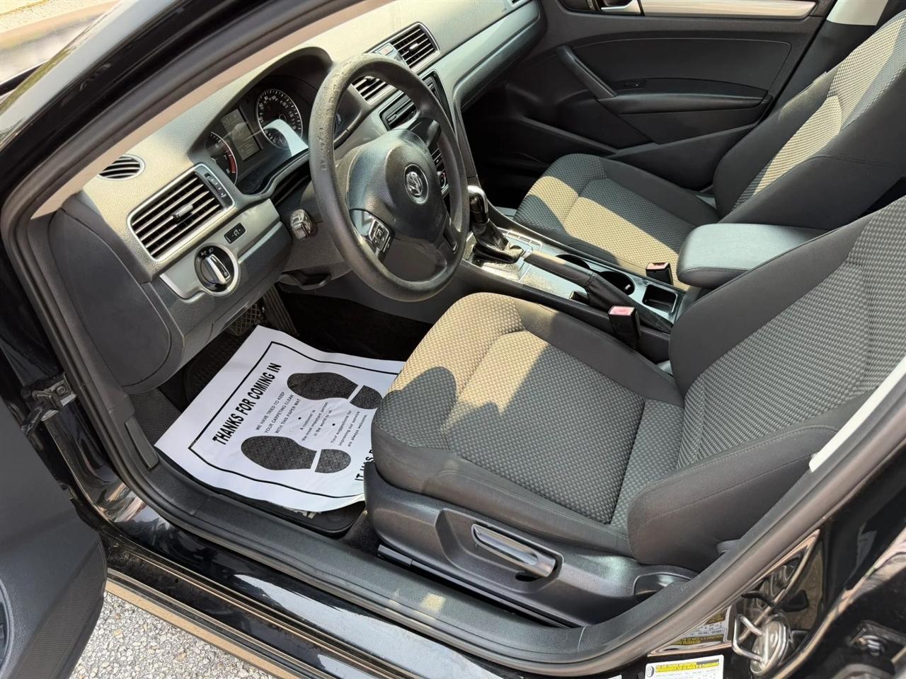 Volkswagen Passat 1.8T S AT 2014
