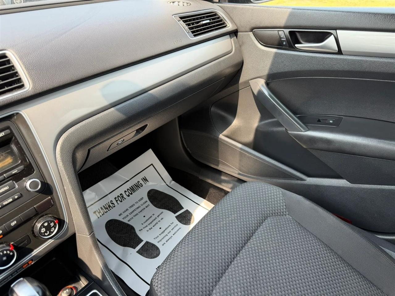 Volkswagen Passat 1.8T S AT 2014