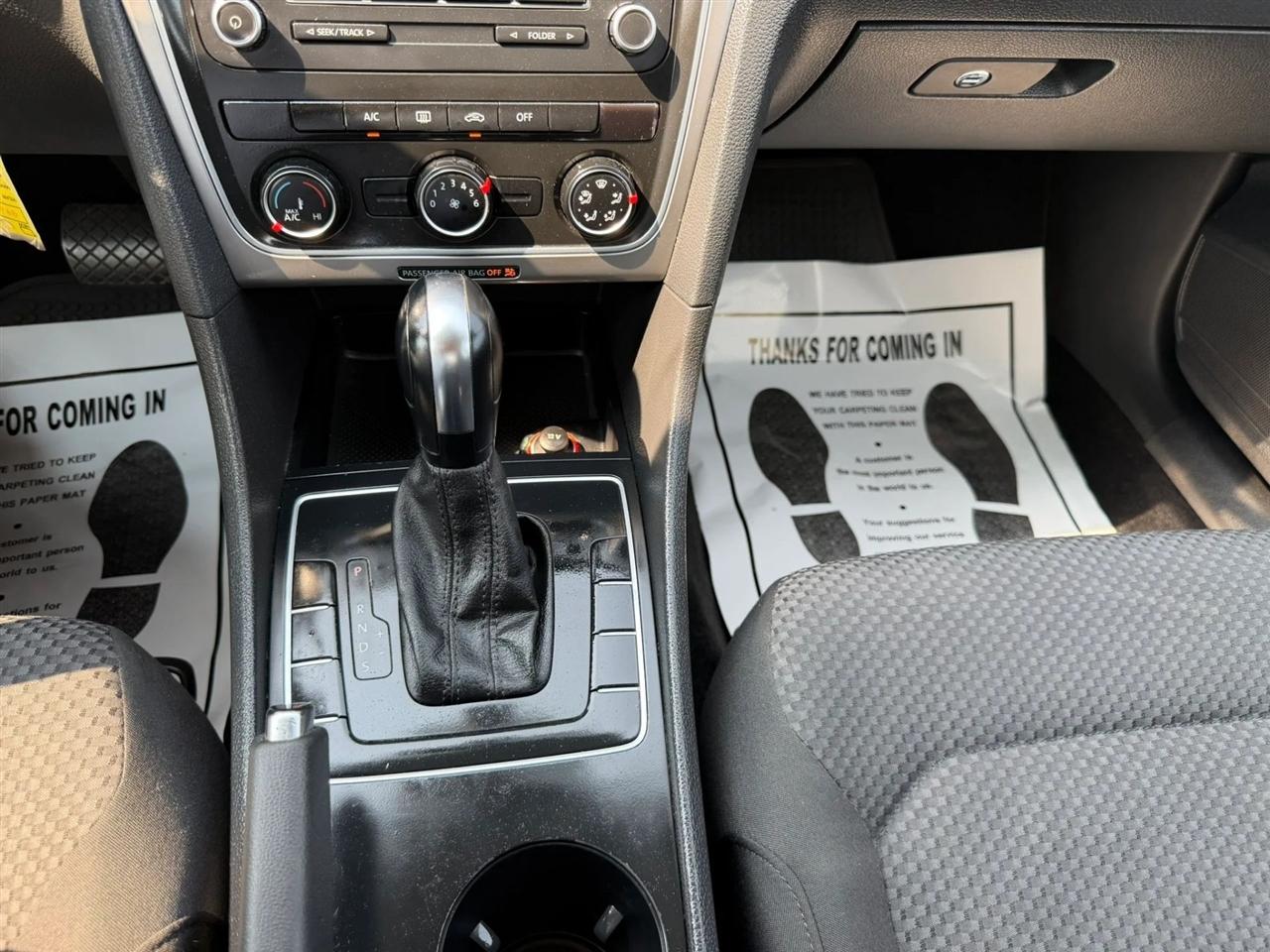 Volkswagen Passat 1.8T S AT 2014