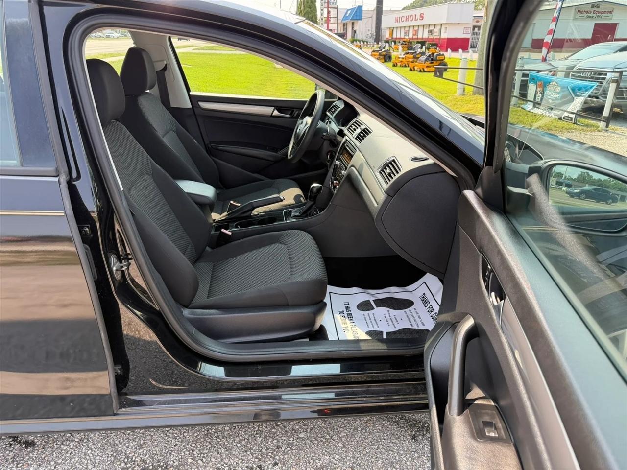 Volkswagen Passat 1.8T S AT 2014
