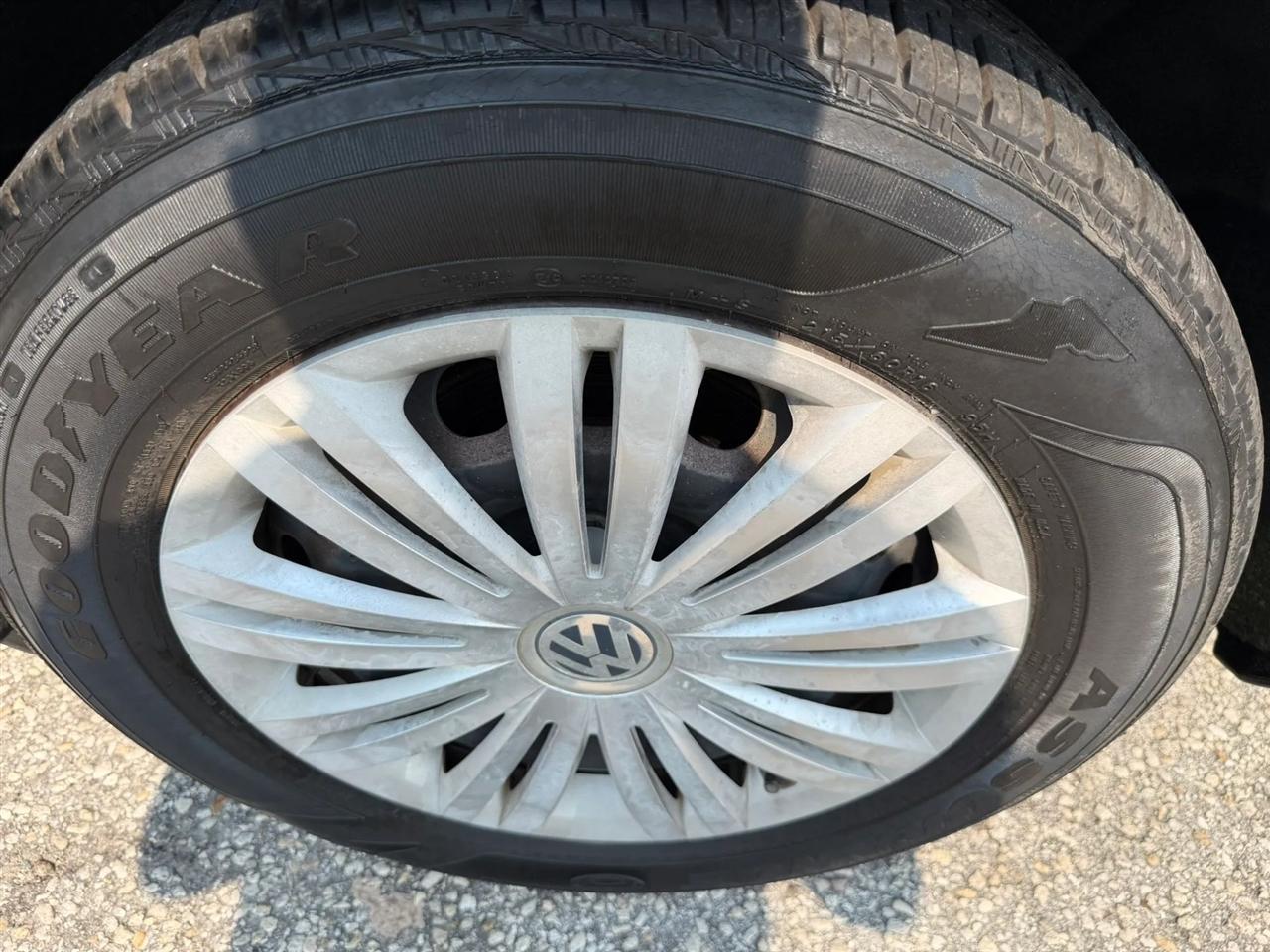 Volkswagen Passat 1.8T S AT 2014