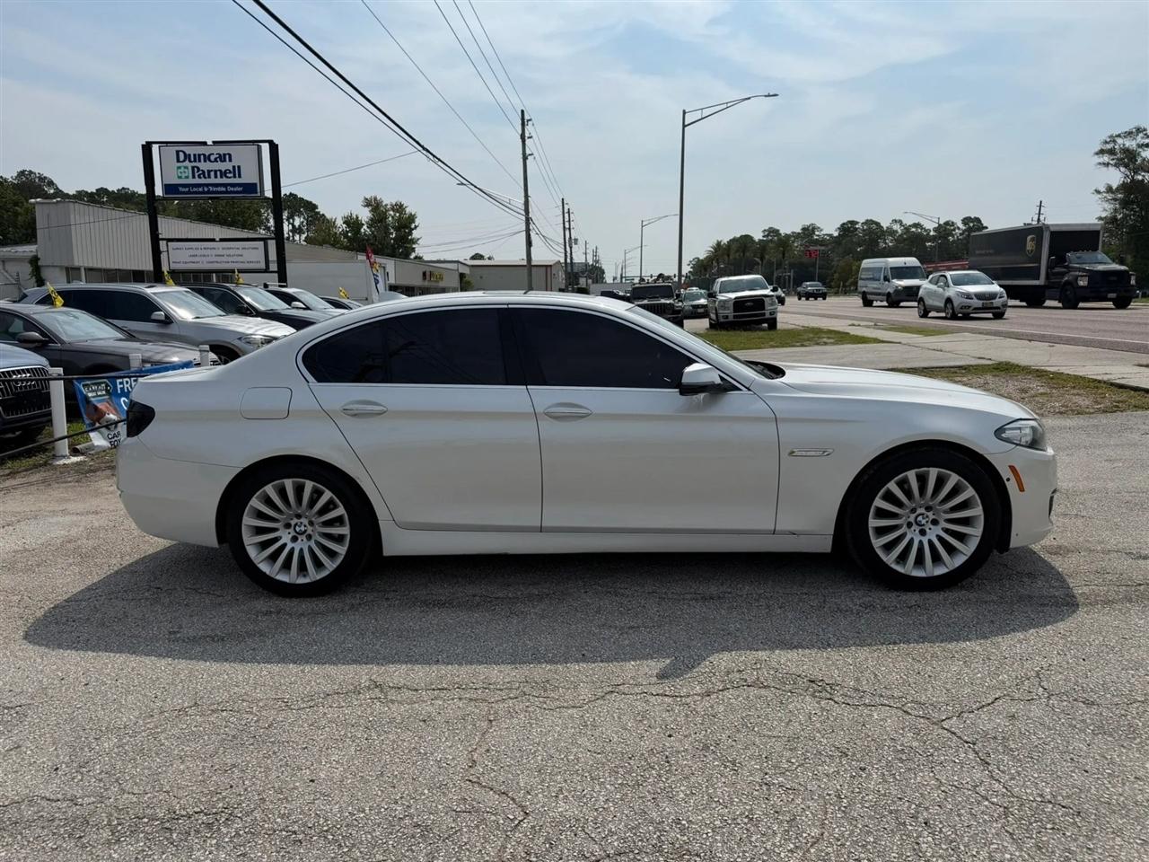 BMW 5-Series 528i 2015