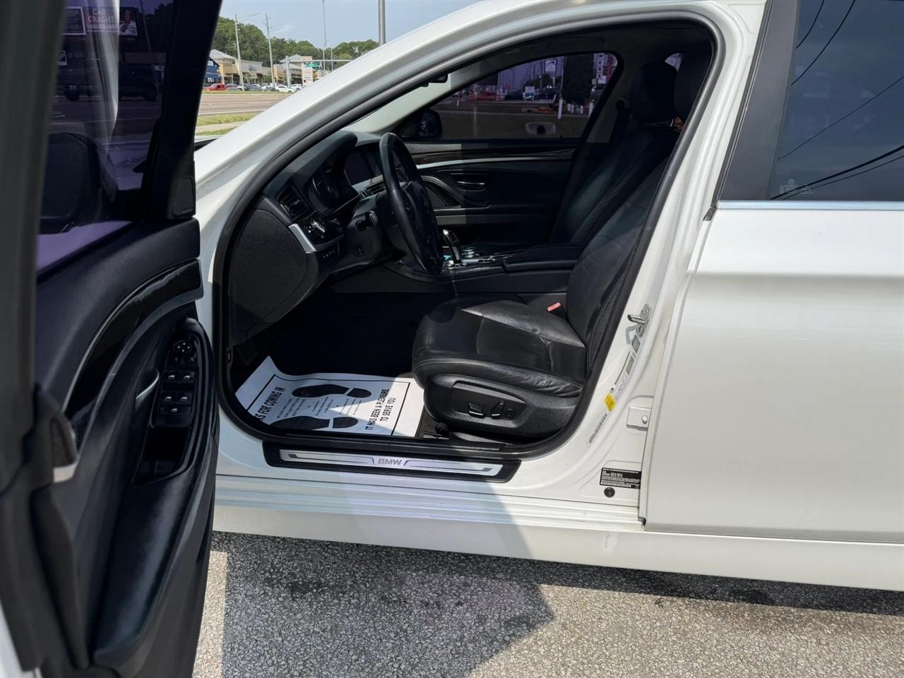 BMW 5-Series 528i 2015