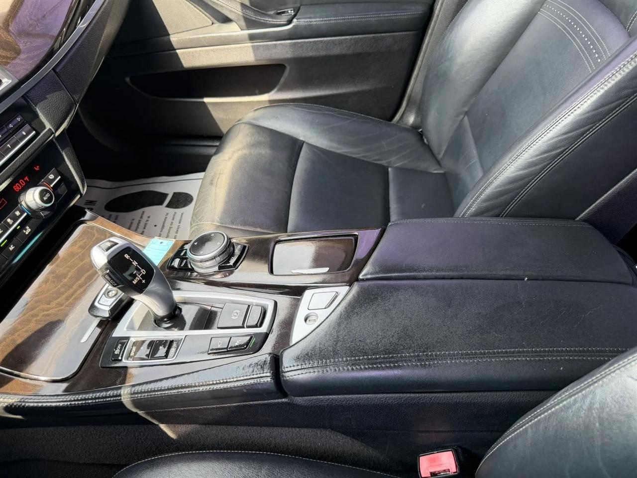 BMW 5-Series 528i 2015