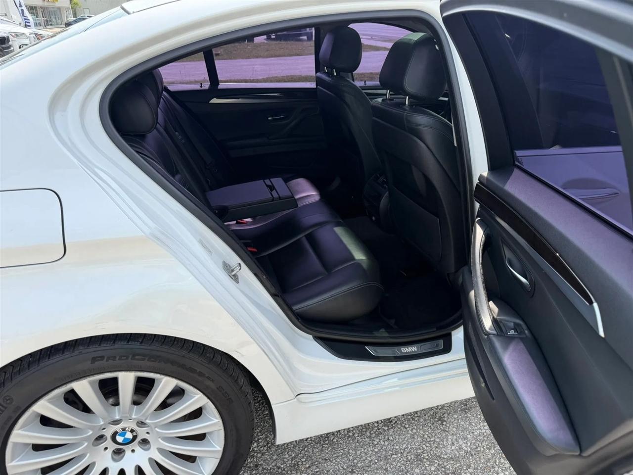 BMW 5-Series 528i 2015