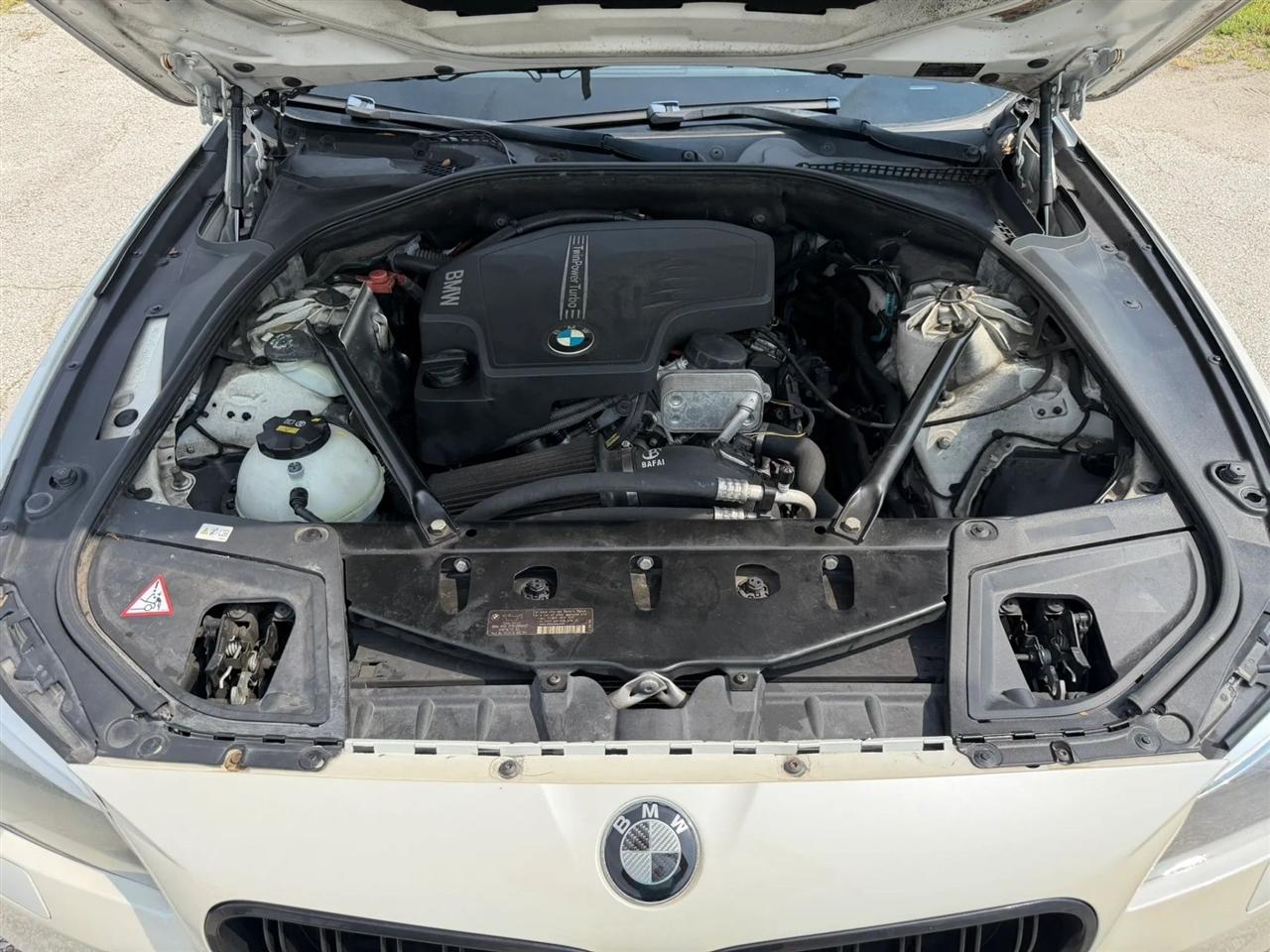 BMW 5-Series 528i 2015