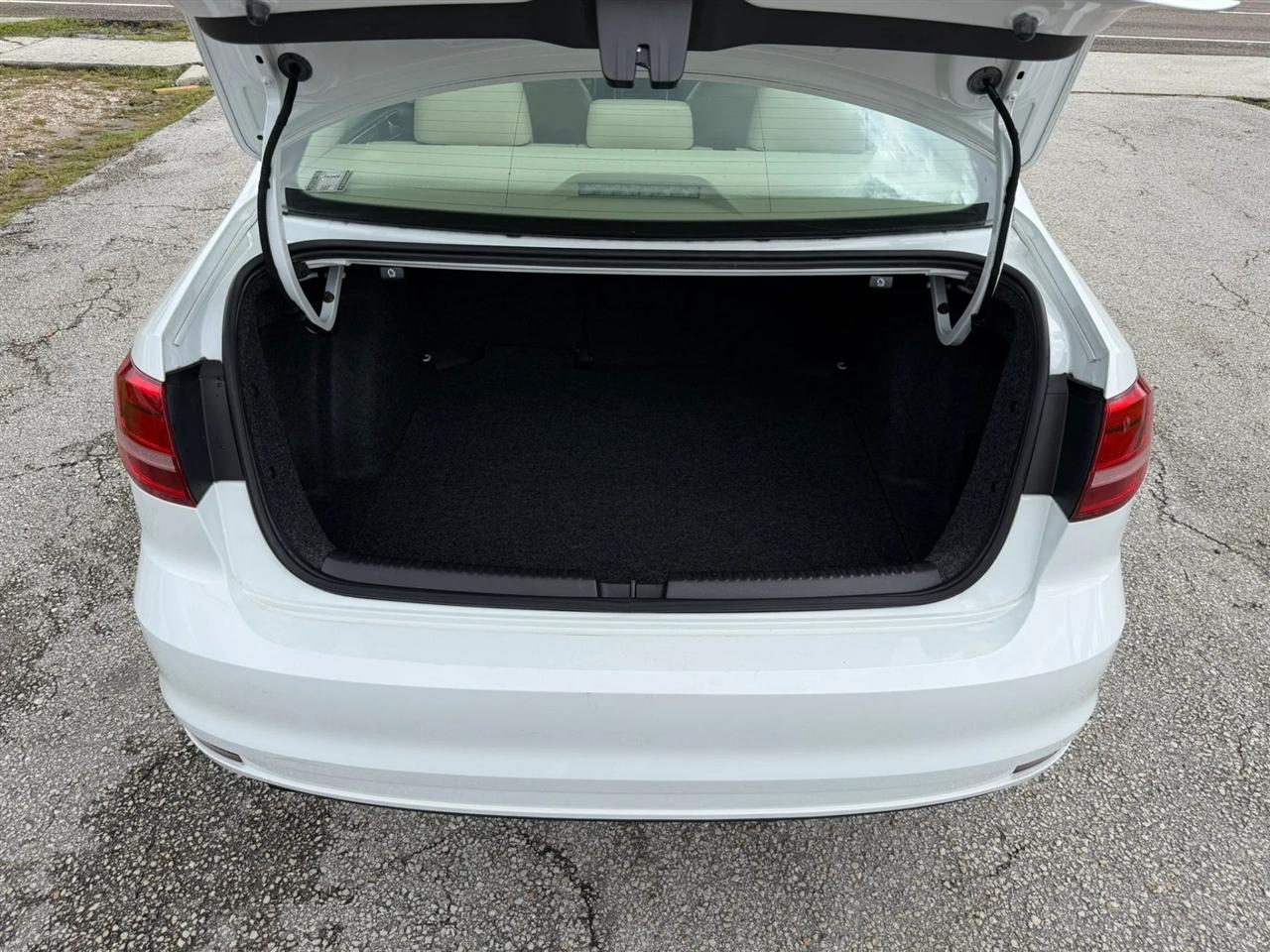Volkswagen Jetta TDI S 6A 2015