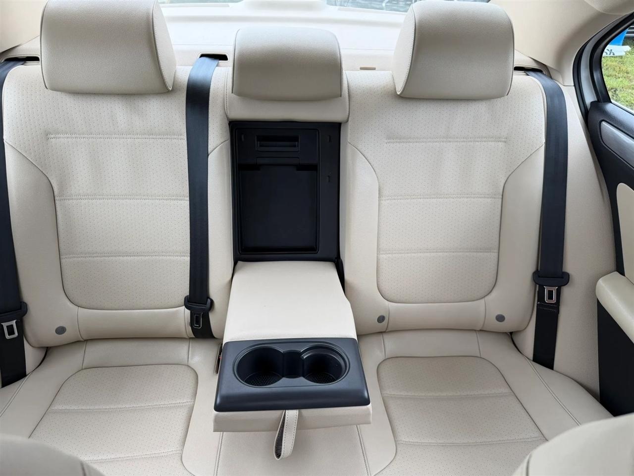 Volkswagen Jetta TDI S 6A 2015