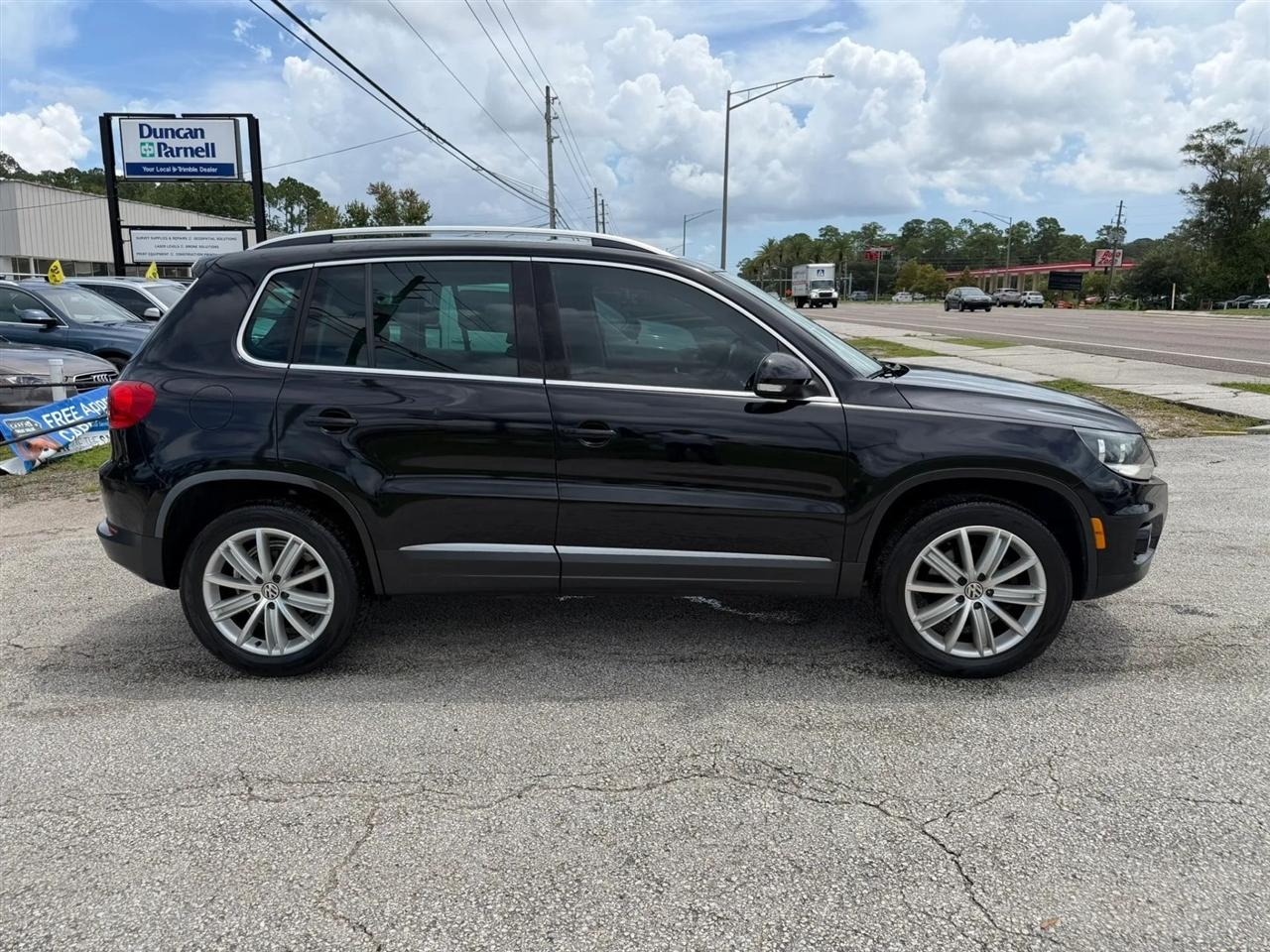 Volkswagen Tiguan S 2012