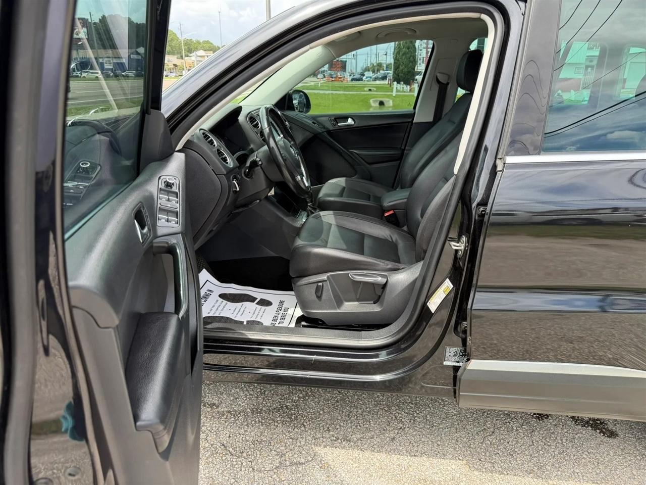 Volkswagen Tiguan S 2012