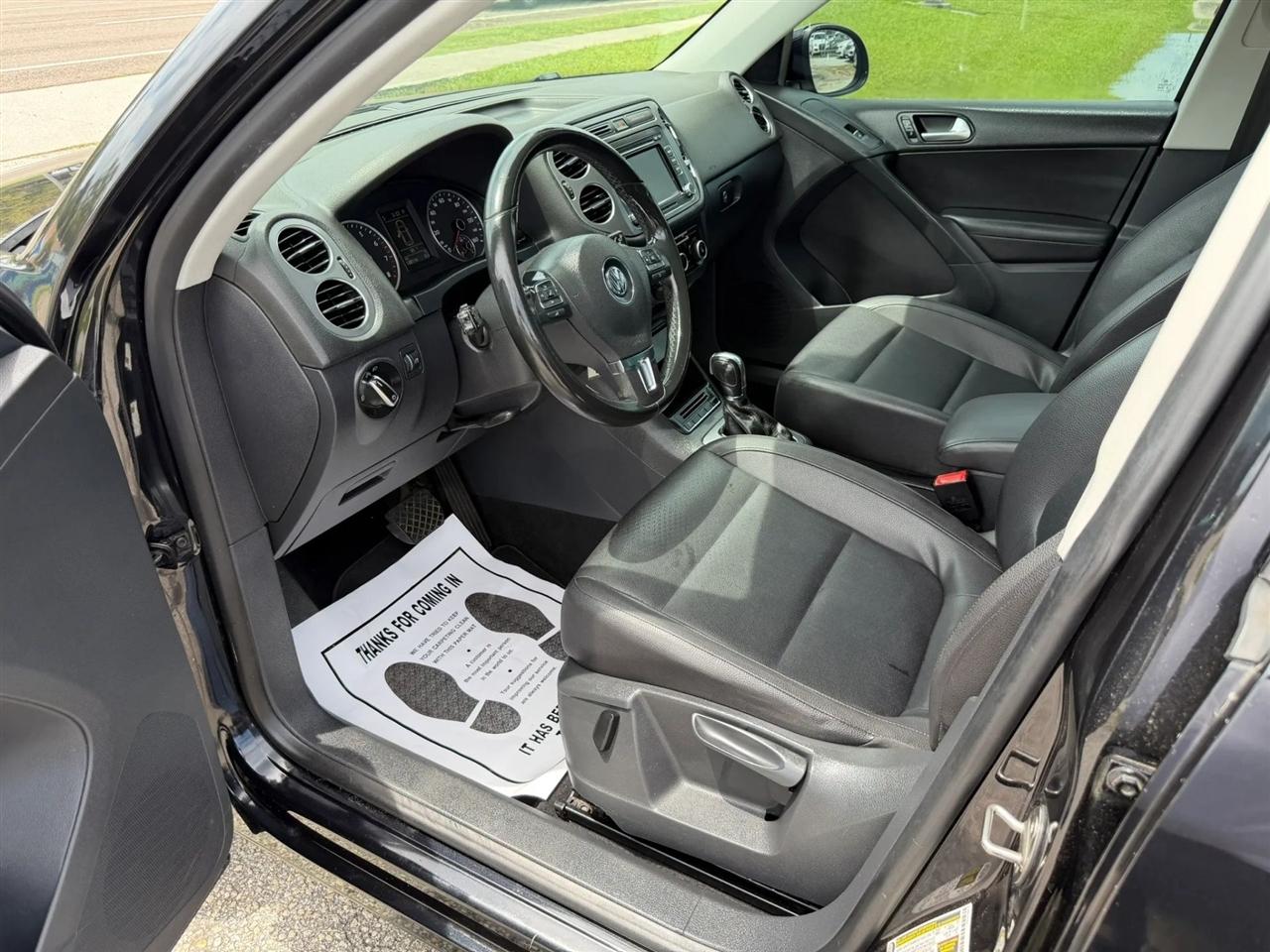 Volkswagen Tiguan S 2012