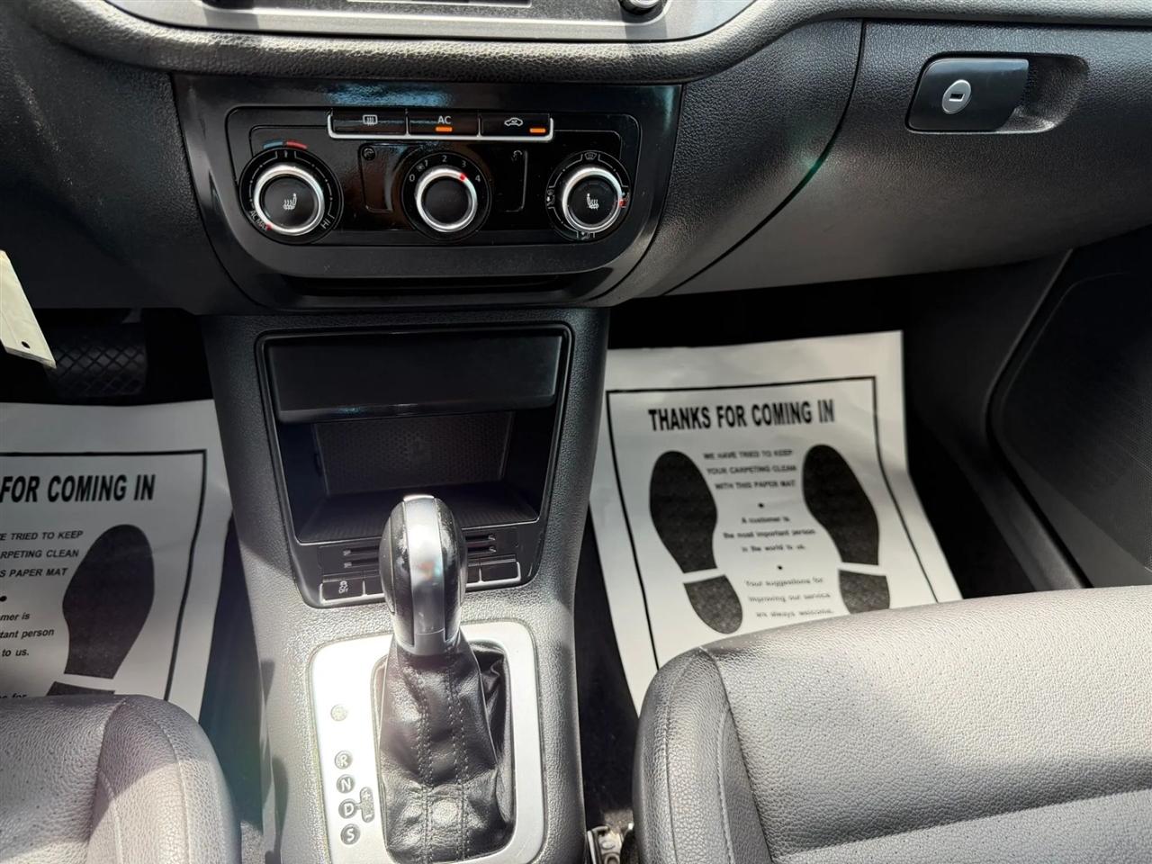 Volkswagen Tiguan S 2012