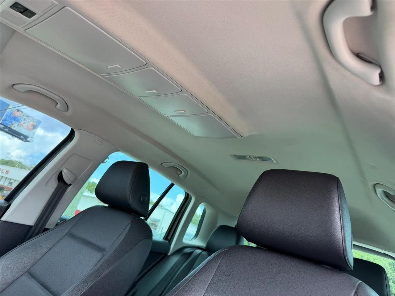 Volkswagen Tiguan S 2012