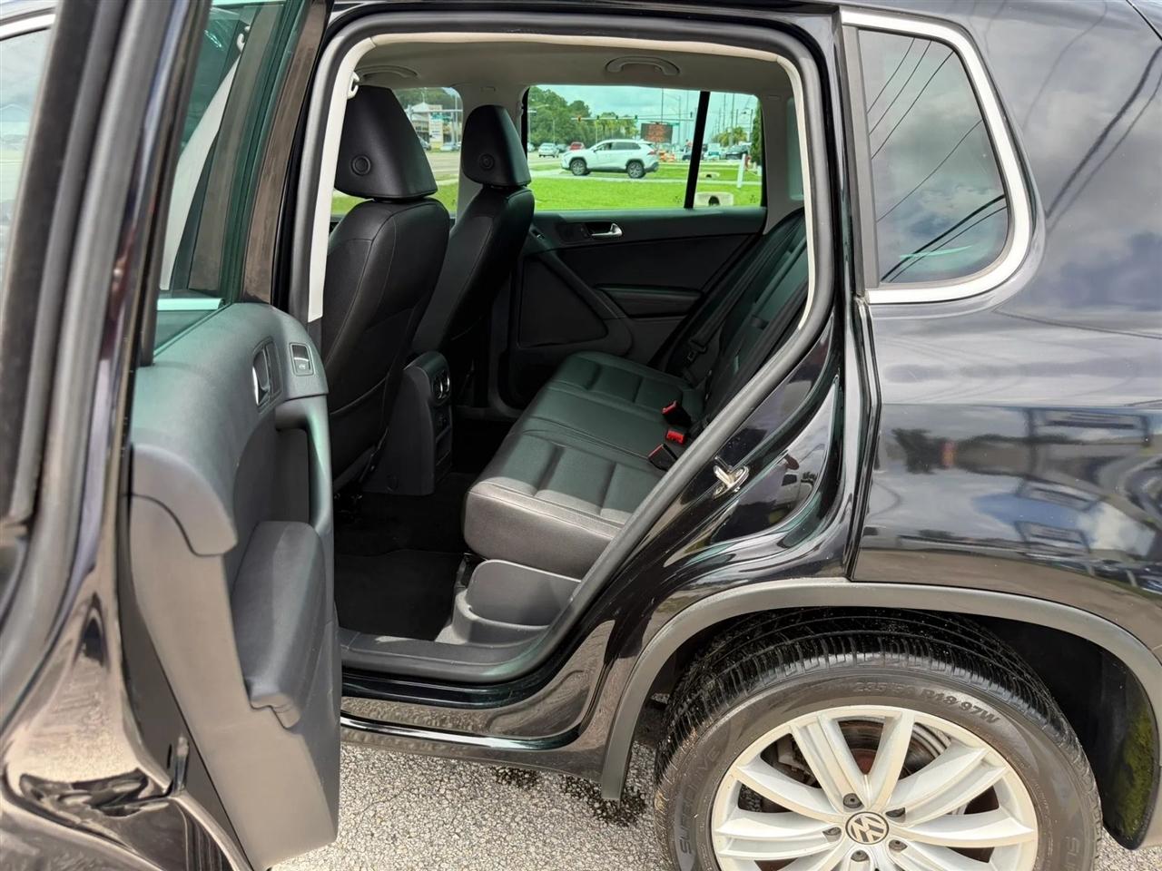 Volkswagen Tiguan S 2012