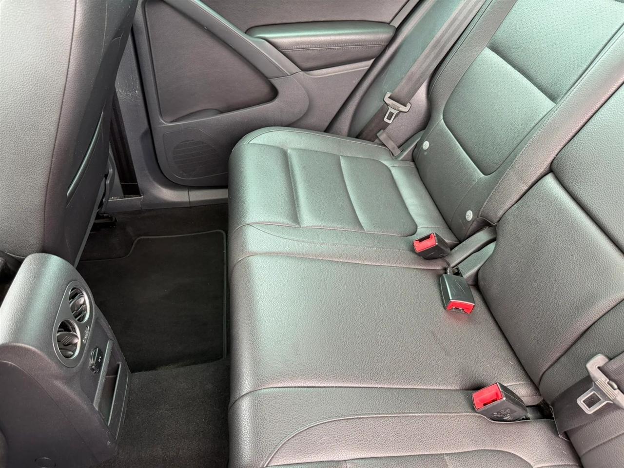 Volkswagen Tiguan S 2012