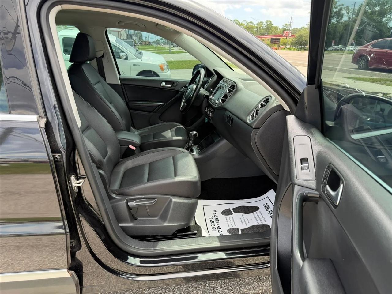 Volkswagen Tiguan S 2012