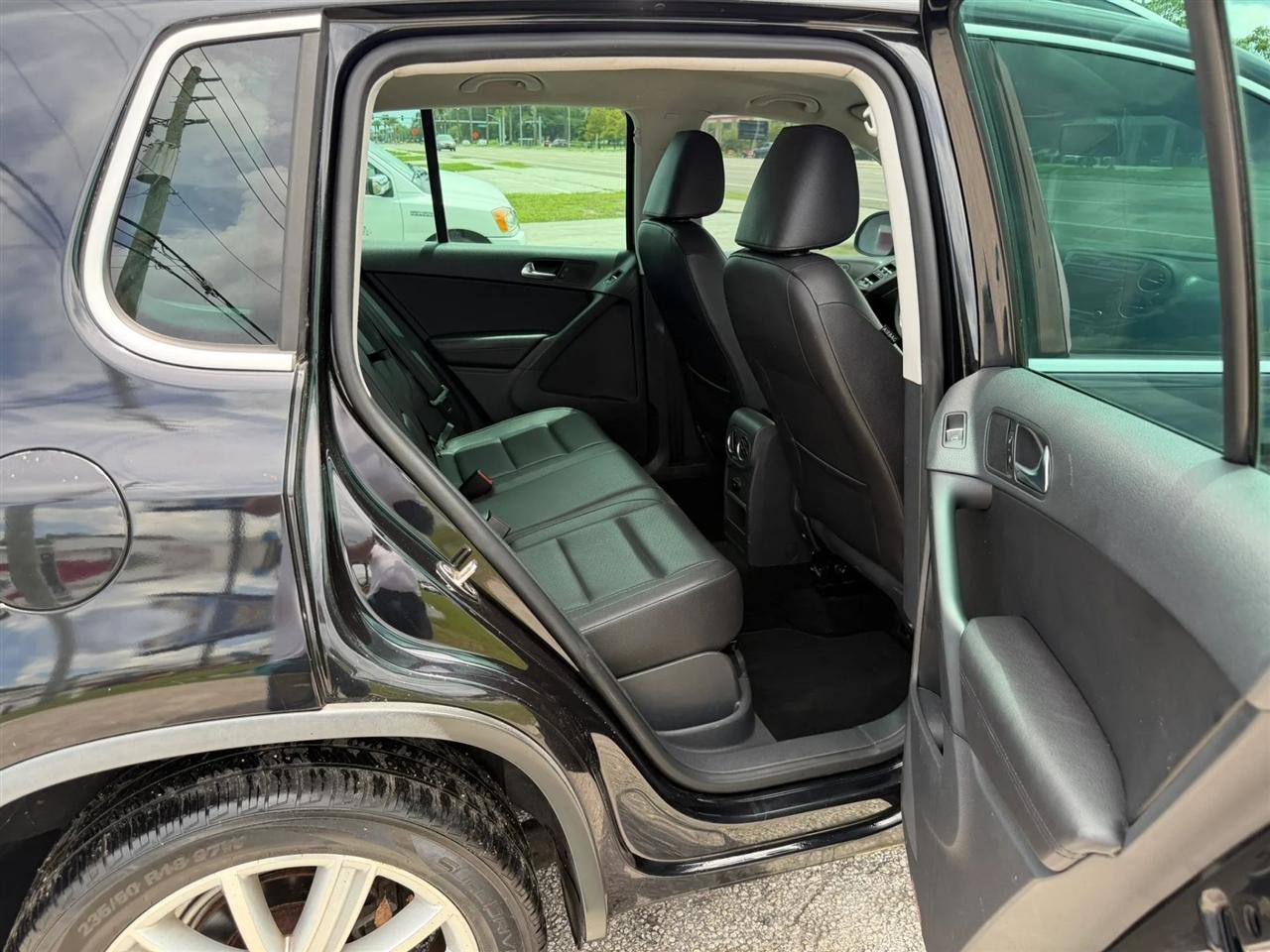 Volkswagen Tiguan S 2012