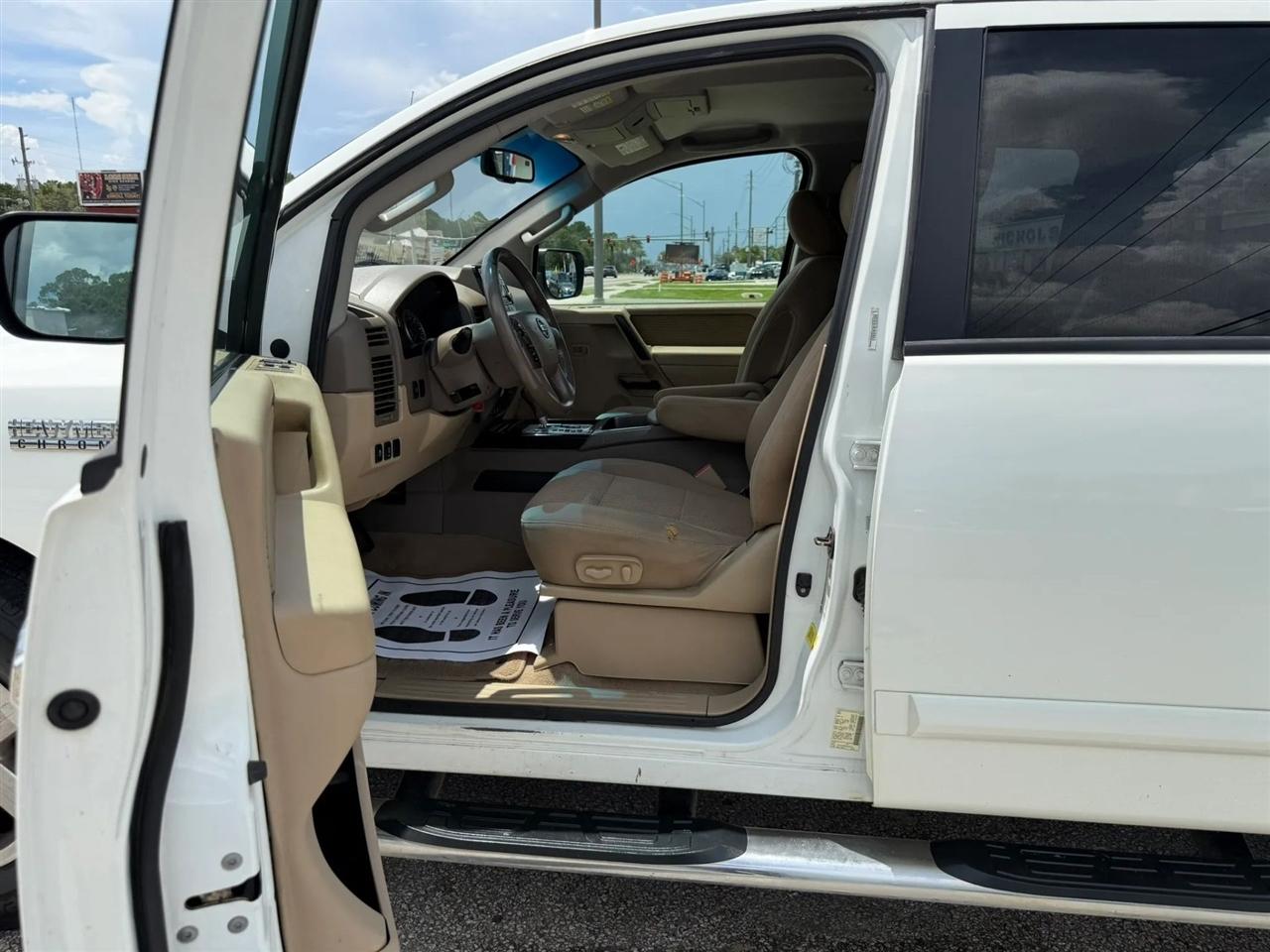 Nissan Titan SV Crew Cab 2WD 2014