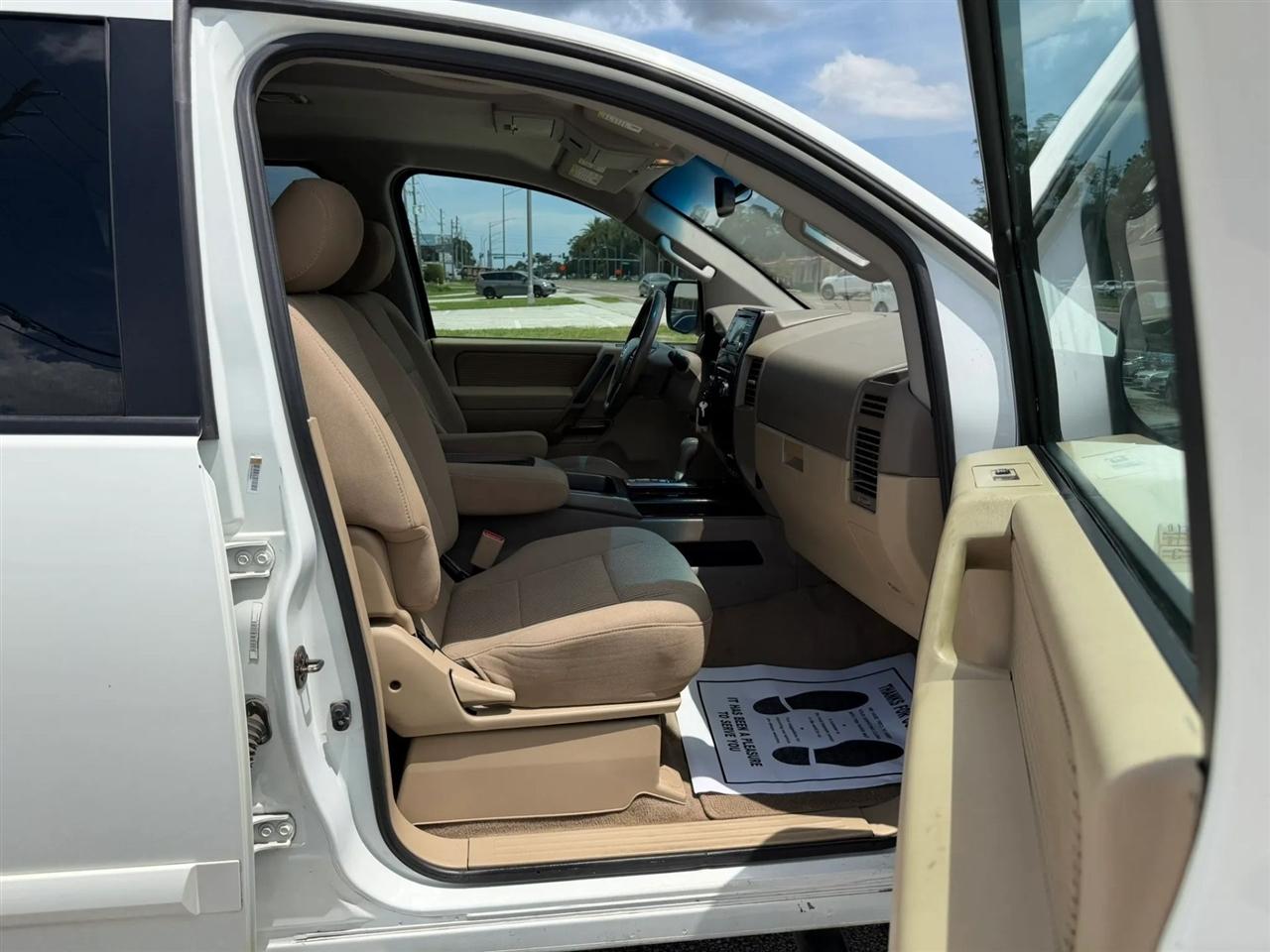 Nissan Titan SV Crew Cab 2WD 2014