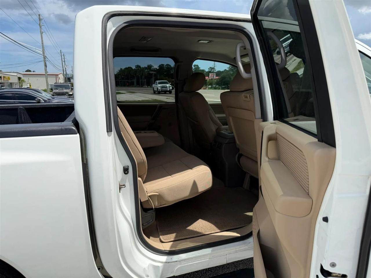 Nissan Titan SV Crew Cab 2WD 2014