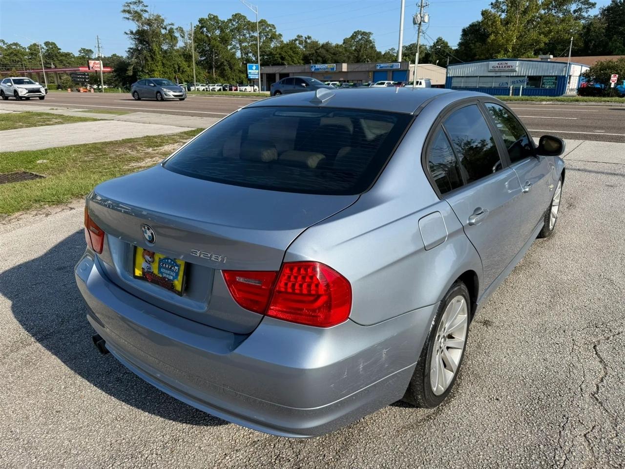 BMW 3-Series 328i xDrive 2011