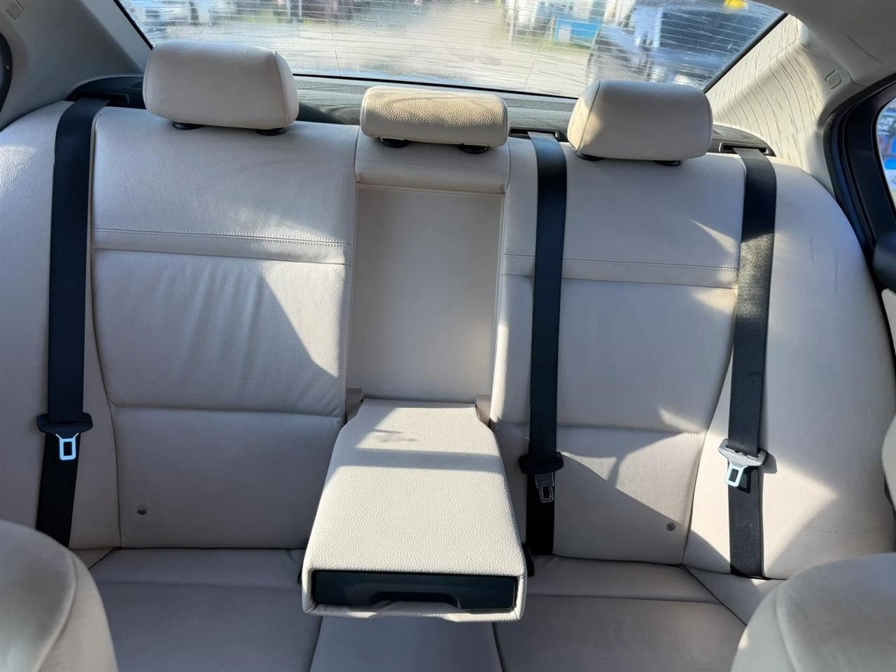 BMW 3-Series 328i xDrive 2011
