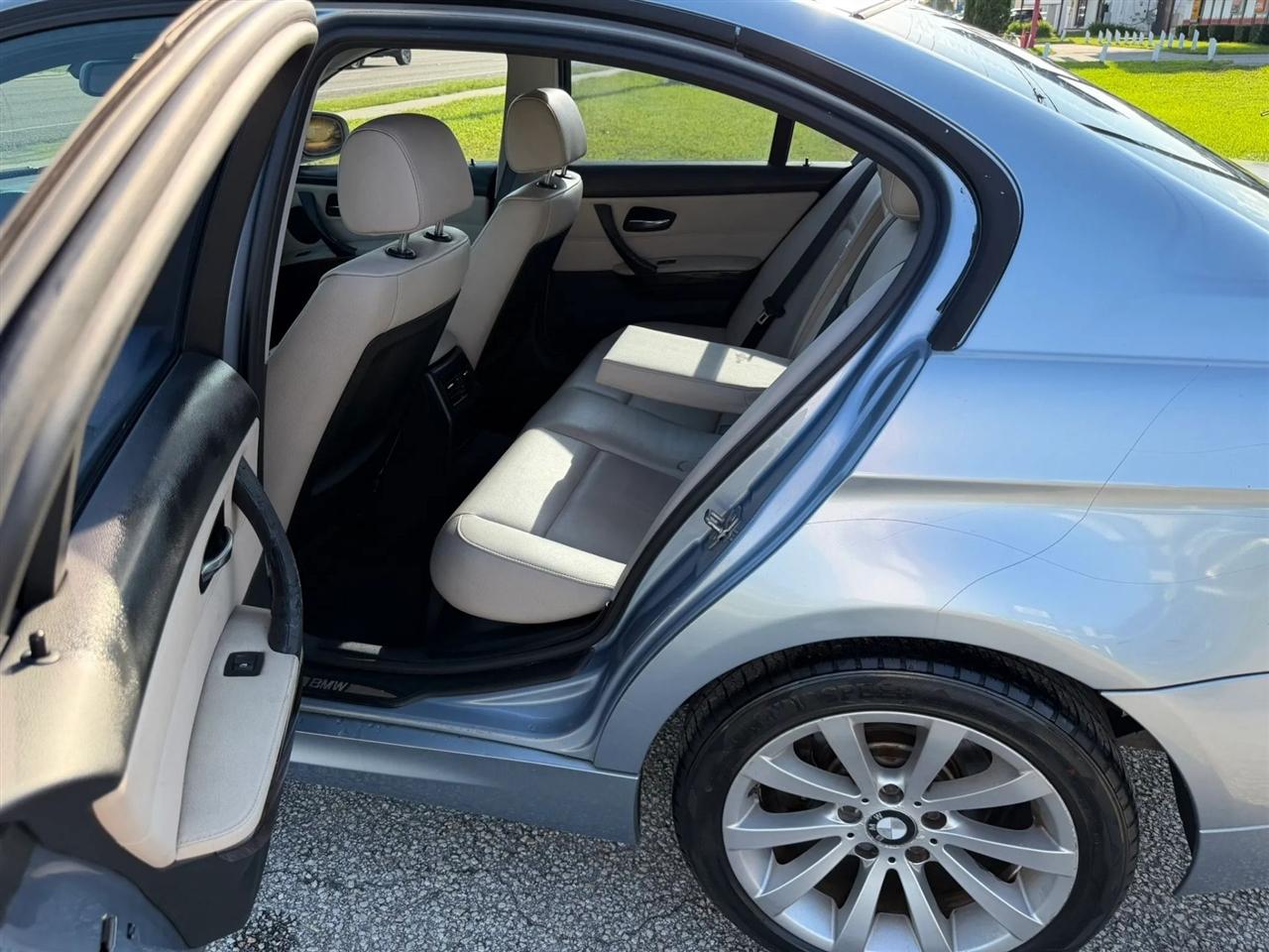 BMW 3-Series 328i xDrive 2011