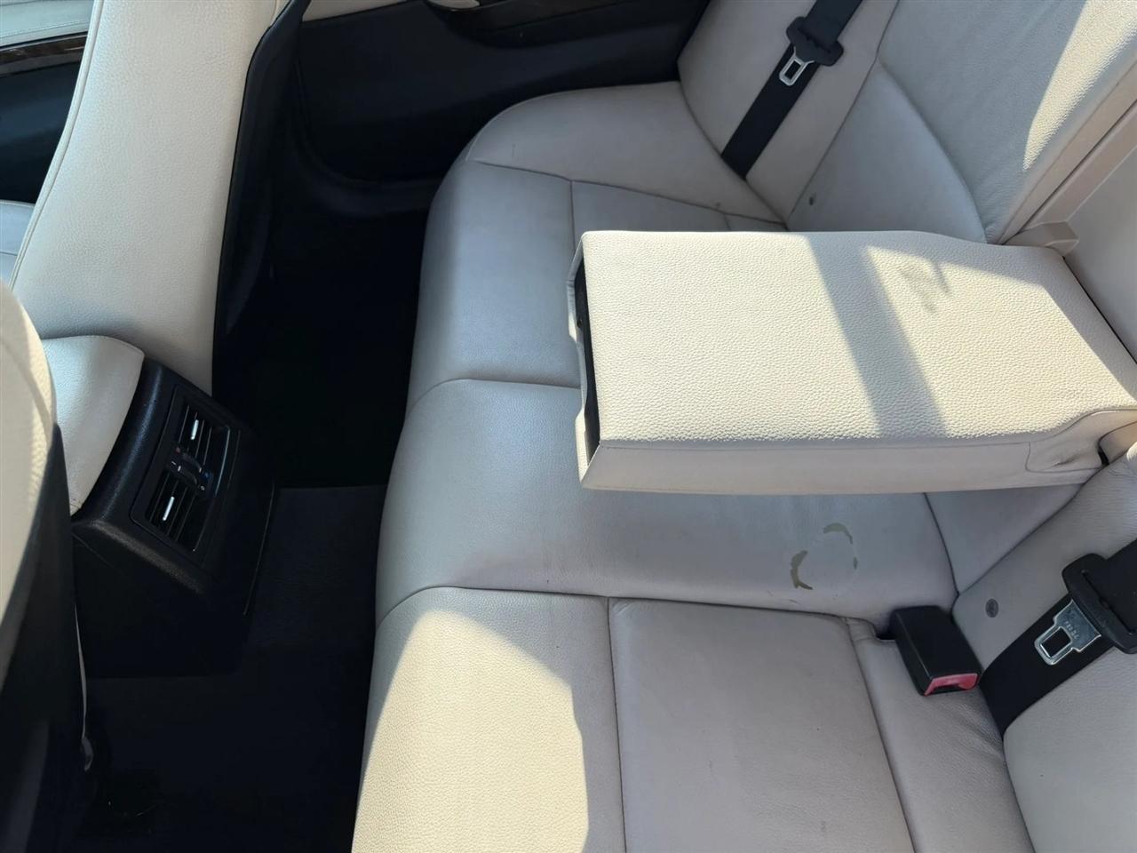 BMW 3-Series 328i xDrive 2011