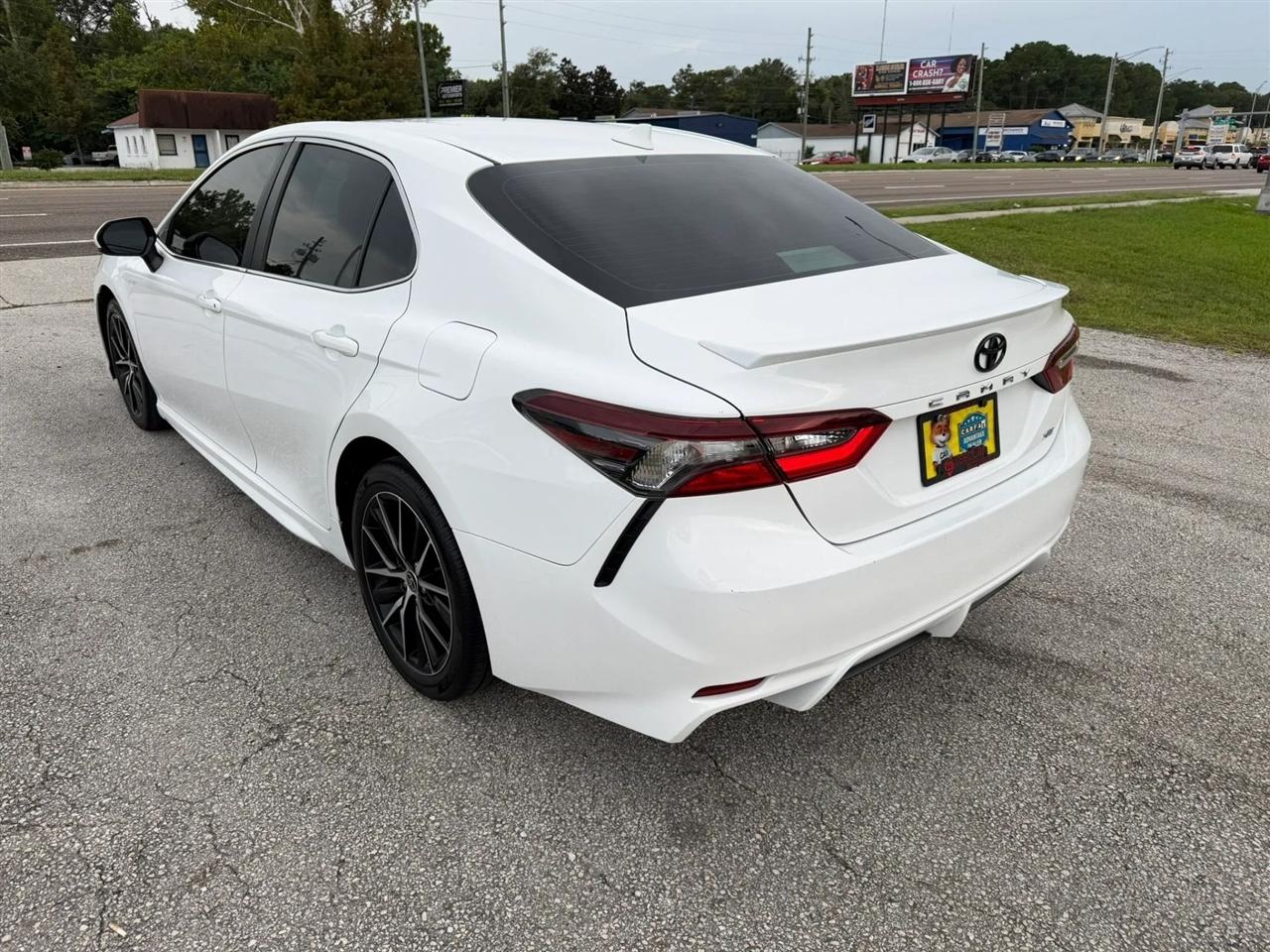 Toyota Camry SE 2021